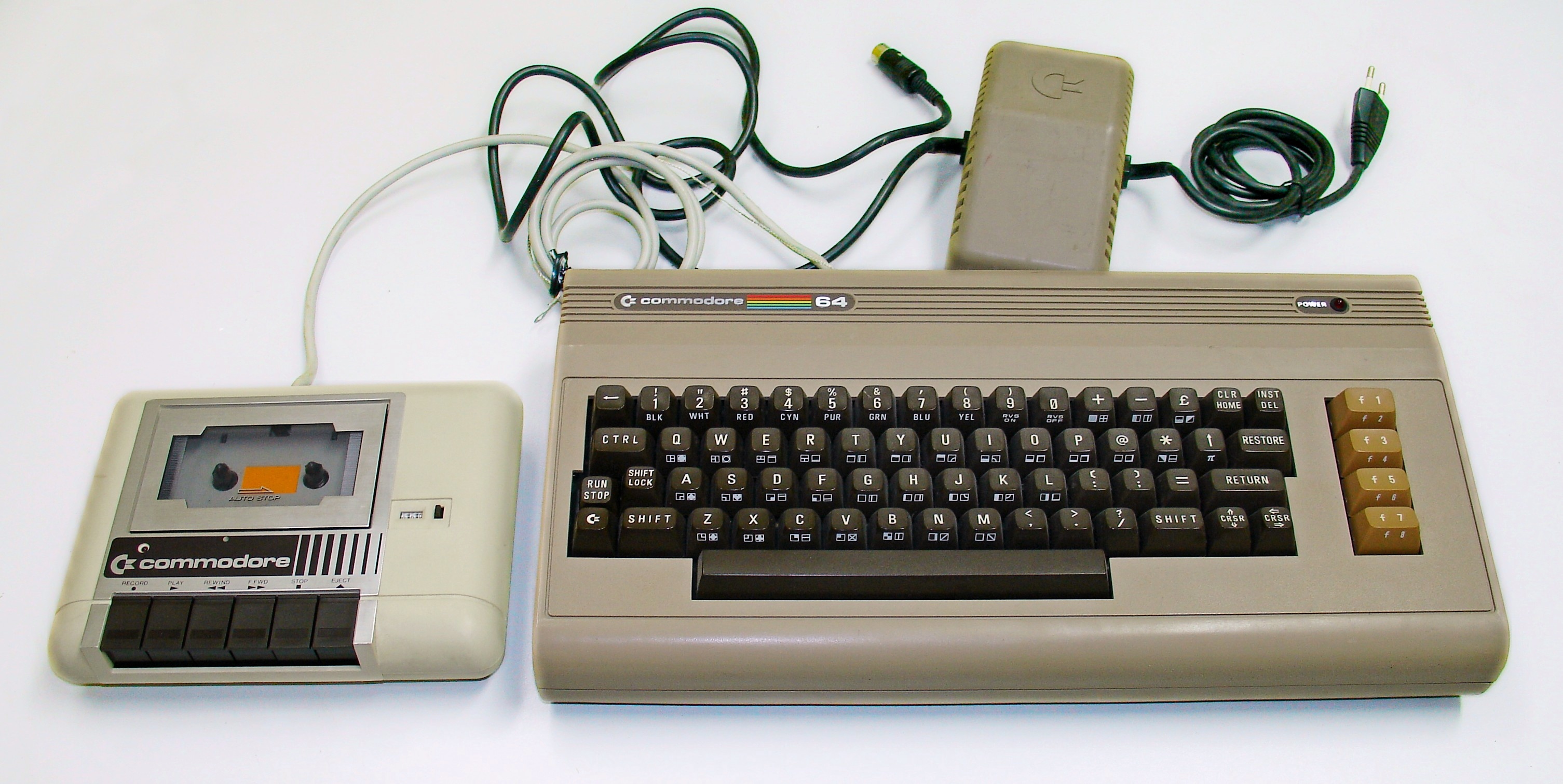 Commodore_64_with_the_external_power_supply_and_Commodore_1530_(C2N)_Datasette.jpg