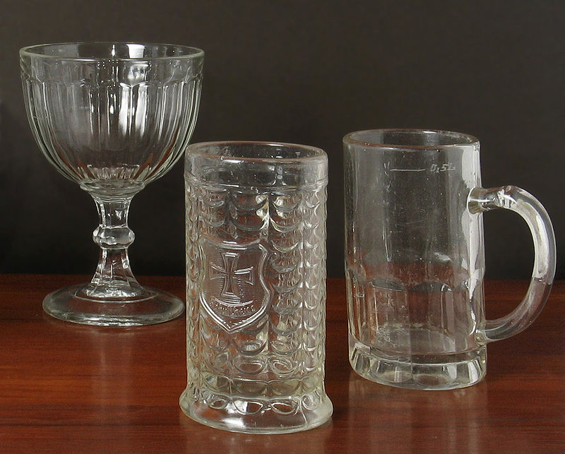 800px-Pressed_glass.jpg