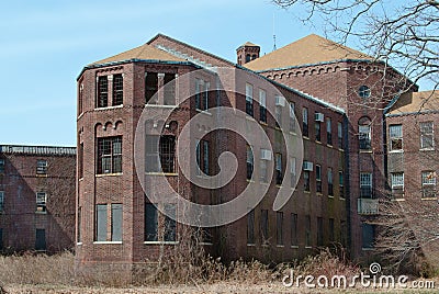 verlassenes-psychiatrisches-krankenhaus-19049867.jpg