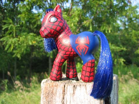 Spider_Pony_by_trillions.jpg