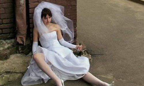 Bad-Wedding-Photos-Bride-Drunk.jpg