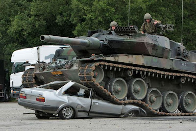 tank_vs_car_02.jpg