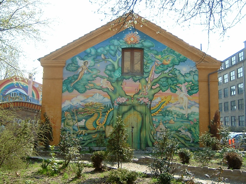Copenhagen_entrance_christiania.jpg