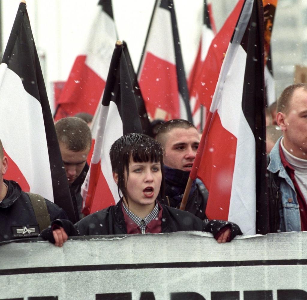 NPD-Kundgebung-in-Dresden-1998.jpg